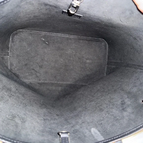 Louis Vuitton Elegant Black Tote Bag - Picture 6 of 8